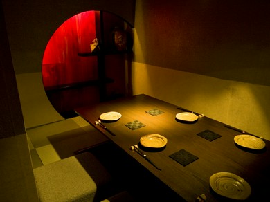 しっとりと落ち着いた雰囲気の店内でゆっくりとお食事できます