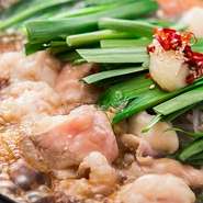 ･飲み放題はグラス交換制とさせていただきます｡(終了30分前ラストオーダー)
･もつ鍋の味をお選びください：【醤油】【味噌】【塩】
･当日のキャンセルはキャンセル料を100%頂戴いたします｡
･写真はイメージです｡仕入れ状況により内容が変更になる場合がございます｡