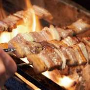 博多の焼鳥屋に必ずあるバラ串。香ばしく焼き上がったバラ串は脂の旨みが凝縮されており、カリッとジューシーな味わいは酒の肴に最高です。