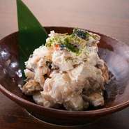 燻製チーズを練り込んで、ツナの代わりにサバを入れ