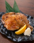 当店自家製！パリっと焼き上がった皮と旨味が凝縮された豪快な逸品