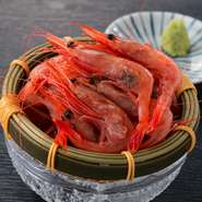 頭を取って、味噌を吸って、薄い殻ごと丸かじり！