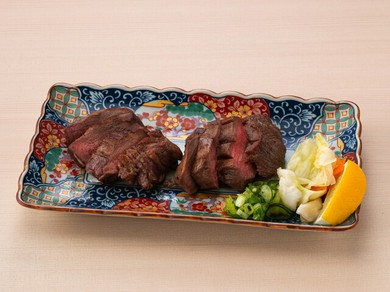 極霜降り牛タン