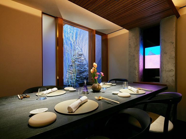 プライベート空間で食事を楽しめる個室も完備