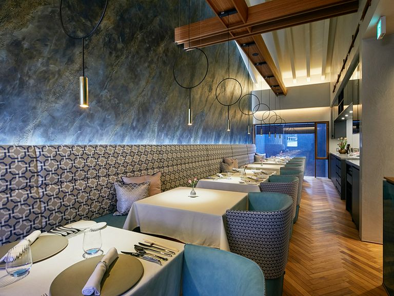 オープンキッチンの臨場感を、五感で愉しむ上質な時間