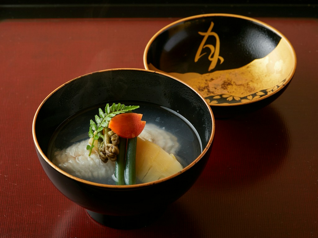 コースに彩りを添える『お椀』
