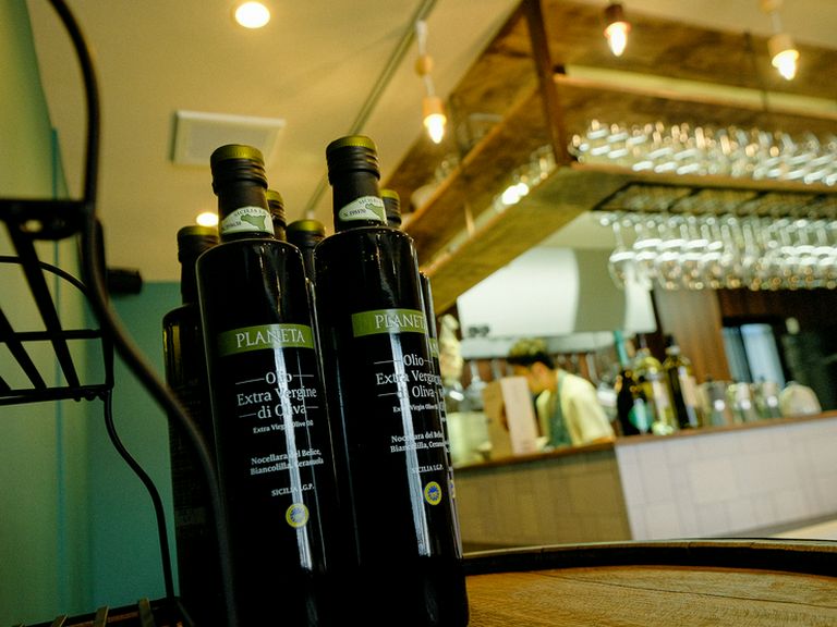 イタリア中心にボトル3、40種をそろえ、シーンに応じて提供