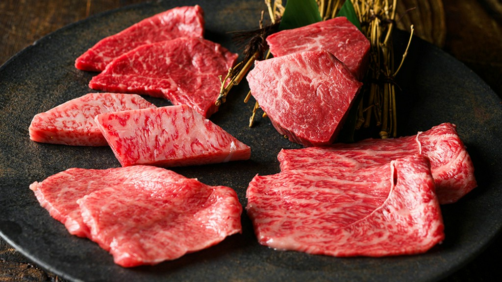 黒毛和牛A4ランクの雌牛のみを、芝浦食肉市場より直接入荷