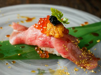 肉本来の旨みを感じる究極の逸品『特選肉寿司　一貫』