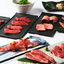 特選和牛肉寿司がついたワンランク上のコースでお楽しみください。
接待やデートなどにおすすめです。