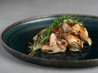 ワインとの相性抜群！『カキのガーリックオイル煮』