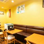 インドのBGMが流れる店内は、まるで異国に足を踏み入れたような特別な空間を提供してくれます。落ち着いた雰囲気の中、心地良いひとときを過ごせるのでデートにぴったりです。
