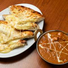 カレーもナンも余すところなく楽しめる『チキンティカマサラ＆チーズナン』