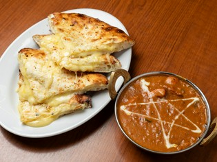 『チキンティカマサラ＆チーズナン』