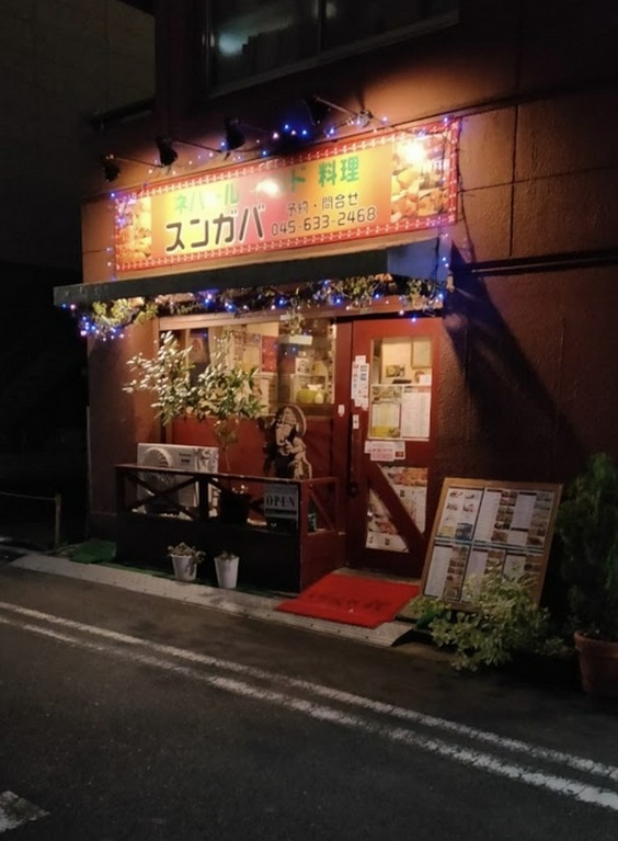 外から見たお店になっております！　気軽に食べに来てください