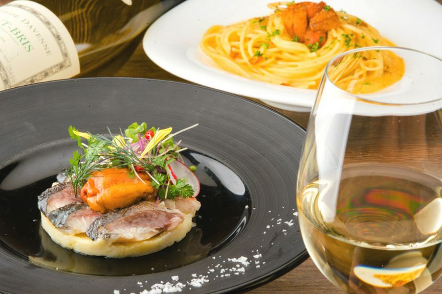 世界各国から集められたワインで乾杯