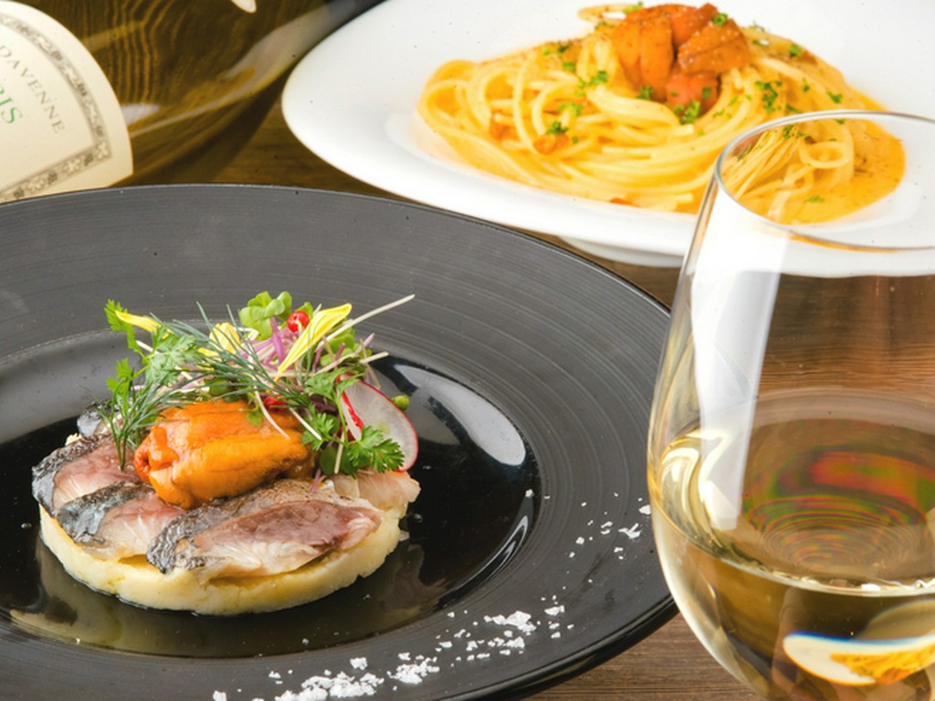 世界各国から集められたワインで乾杯