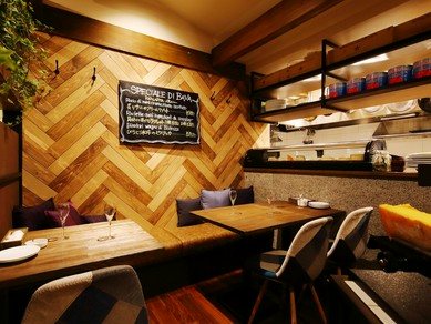 カジュアルな2階席は友人同士の集いにピッタリ