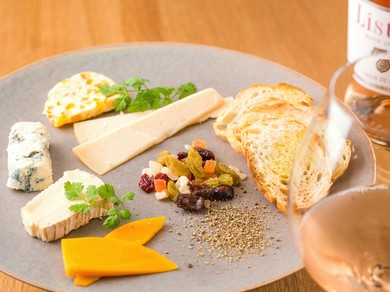 人気のワインからオススメの気まぐれワインまで個性豊かなワイン