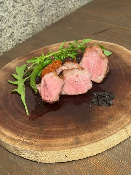 厚切り牛タンの炭焼き　レモンバターソース