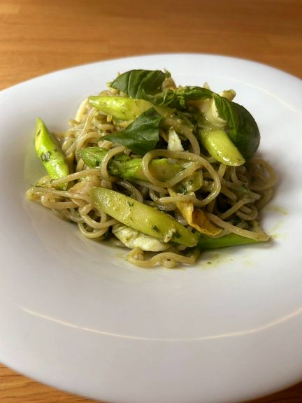 つぶとグリーンアスパラのジェノベーゼ