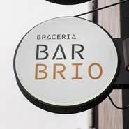 「あそこに行けば楽しい！と、思っていただけるお店にしたいです」と佐藤氏。お1人さまにデートに友人同士と、シチュエーション・人数を限定せず足を運べるお店です。