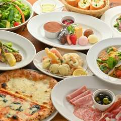 人気メニュー満載のコースには飲み放題も追加オーダー可