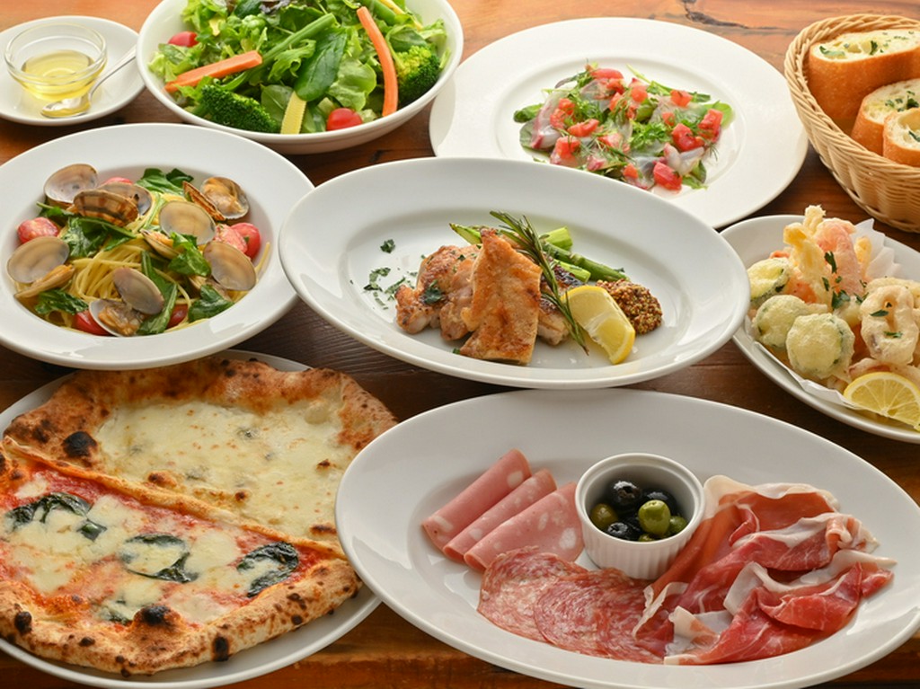 人気メニューを一度に楽しめる『大皿コース』