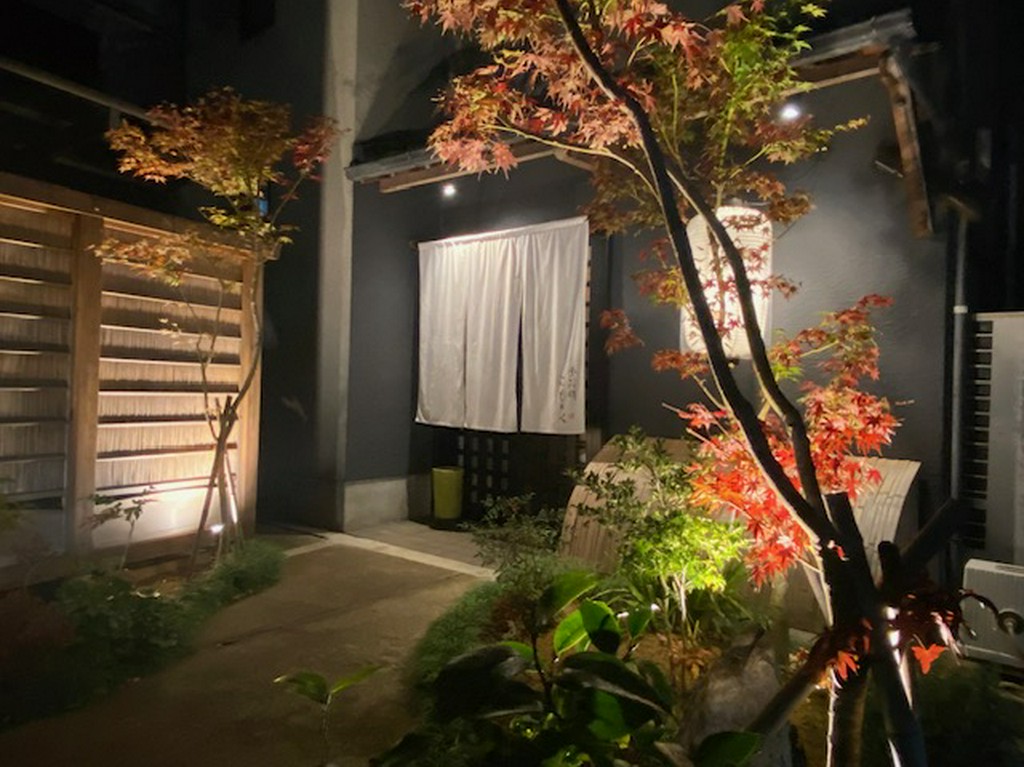 観光地の喧騒を離れ、ゆっくりと京料理を味わえる隠れ家。