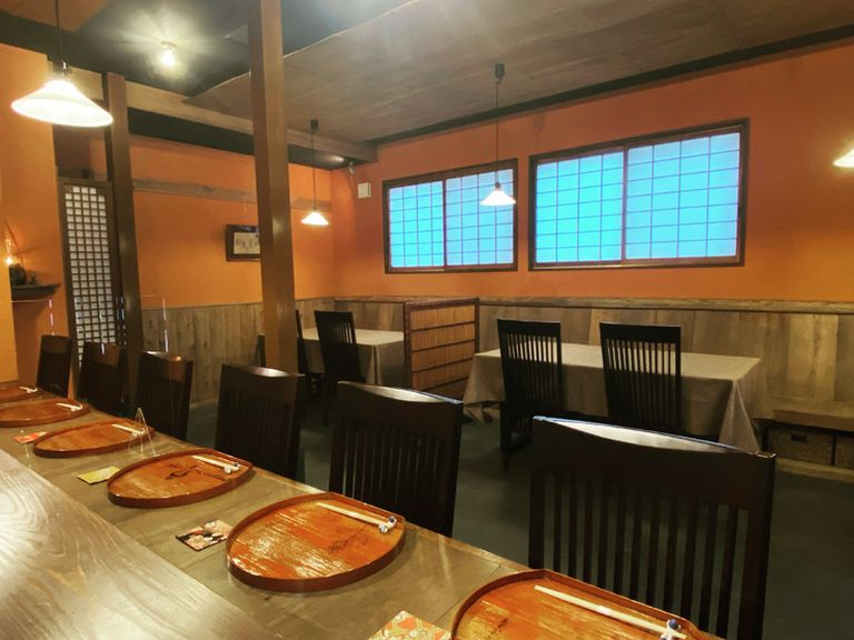 昼は２組、夜は３組のみの完全予約制。