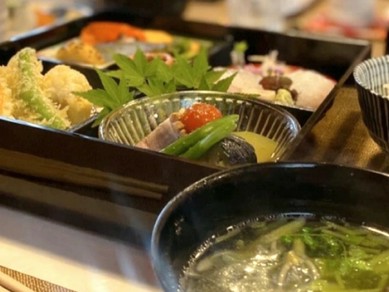 昼限定の季節の松花堂。１日２組のみの完全予約制。
