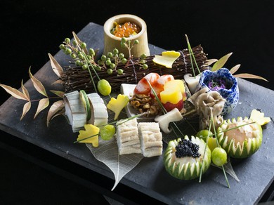 季節のこだわりコ―ス～プレミアム～　炭火で焼き上げる信州プレミアム牛フィレ肉を含む特別京会席。