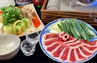 京都亀岡産の希少な七谷鴨を贅沢に使用した鴨鍋です。
内容：前菜、七谷鴨の鴨鍋、雑炊、香の物、甘味
２名様よりご予約承ります。