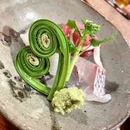 京都亀岡産の希少な七谷鴨を贅沢に使用した鴨鍋です。
内容：前菜、七谷鴨の鴨鍋、雑炊、香の物、甘味
２名様よりご予約承ります。