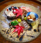 全約8品(例:先附・八寸・椀・向附・焼物・炊物・食事・甘味)
お一人様でもゆっくりとコース料理をお楽しみいただけます。
お気軽にお越しくださいませ。