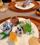 四季折々の素材を味わう京料理の基本のフルコース（約８品）〆は銅釜の旬の炊き込みご飯。