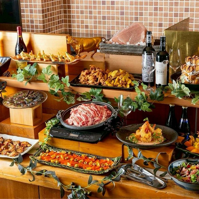 最低保証25万円より貸切可能。
お一人様5,000円のコース料理をご用意し、店舗を貸切でご利用いただけます。