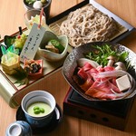 日本三大和牛の【近江牛】の内もも肉をご用意。敢えてA4ランクを選ぶことでサシが程よく、あっさりとお召し上がりいただけます。追加で飲み放題のご利用も可能です(1650円or2200円)※事前予約制