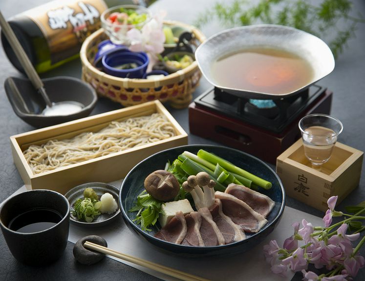 鴨すき鍋と彩り花かごコース