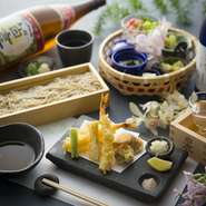 サクサクの揚げたての天婦羅と、のど越し滑らかな蕎麦の相性はいうまでもなく抜群。今が一番美味しい旬の食材をお楽しみください。〆は十割蕎麦・寿司よりお選び頂けます。