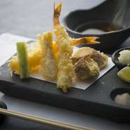 皆様からのご要望の多かった「天婦羅と十割蕎麦」のコースに鰻の押し寿司をセットにしたネットご予約限定のお得なプランです。