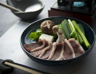ご要望の多かった「天婦羅と十割蕎麦」のコースに鰻の押し寿司をセットにした、ネットご予約限定のプラン。