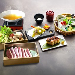 当店秘伝の豆乳出しと共にお楽しみください。
追加料金で飲放題利用も可能。