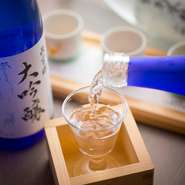 蔵元直送の日本酒と旬菜を使用した会席・コース料理
ご宴会プランには白鹿自慢の日本酒含む全11種飲み放題も含まれております。