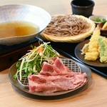 京都日吉豚を蕎麦湯鍋で味わう、前菜三種と天婦羅、十割蕎麦付きの春限定・彩り豊かな御膳。