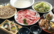 日本三大和牛「近江牛」を主役に、〆の十割せいろ蕎麦まで、春の味覚を楽しむ蕎麦湯鍋コース。