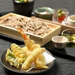 季節の恵みをふんだんに盛り込んだ、目にも舌にも嬉しい和の御膳です。