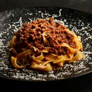 木を基調とした温もり溢れる落ち着くアットホームな店内で、美味しい料理に舌鼓を打ちながらの女子会はいかがでしょう。