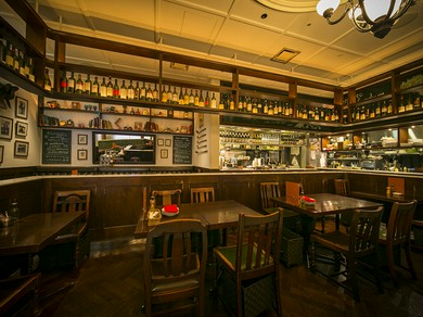 木を基調としたオシャレな空間