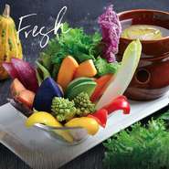 野菜ソムリエ一押しの新鮮な野菜を特製ソースにディップしてお楽しみください。